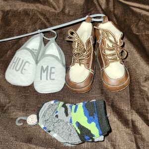 Rising Star Light Weight Kids Shoes Slippers With 5 Pairs Of Socks 6-12 Months